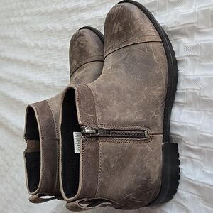 UGG ATTELL WATERPROOF LEATHER BOOTIE MOLE​​